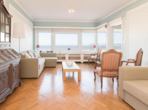 Apartment with frontal sea view in Ostend